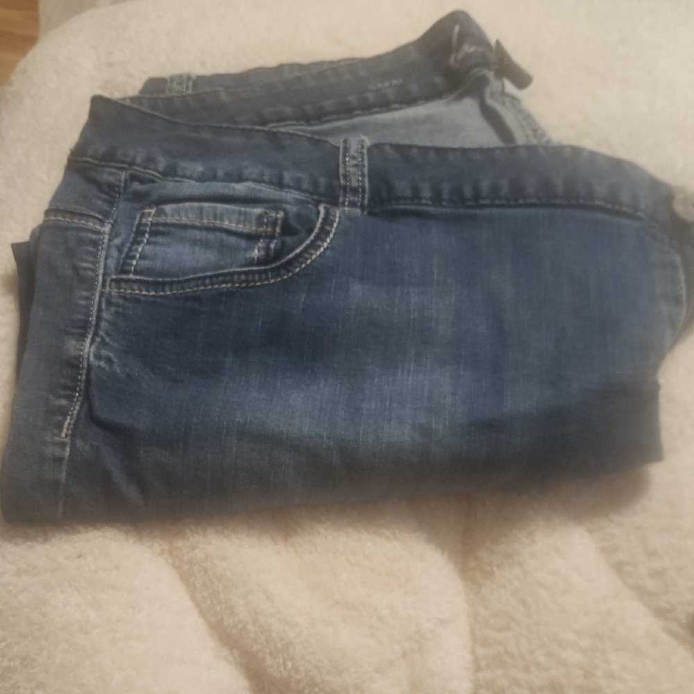 Classic Blue Wens Capris